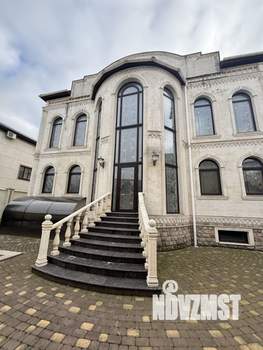 Дом 600м&sup2;, 3-этажный, участок 8 сот.  