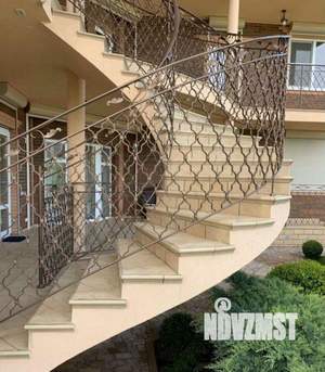 Дом 530м&sup2;, 3-этажный, участок 10 сот.  