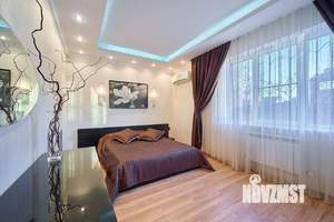 Дом 208м&sup2;, 2-этажный, участок 4 сот.  