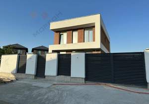 Дом 180м², 2-этажный, участок 5 сот.  