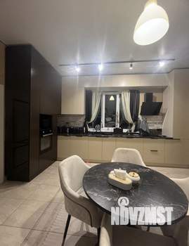 Дом 205м&sup2;, 2-этажный, участок 6 сот.  