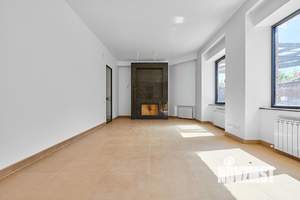 Дом 440м&sup2;, 3-этажный, участок 6 сот.  