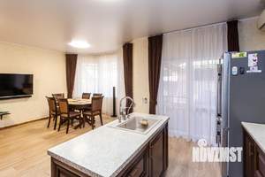 Дом 135м&sup2;, 2-этажный, участок 3 сот.  