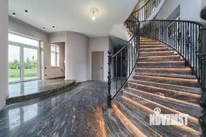 Дом 350м², 2-этажный, участок 15 сот.  