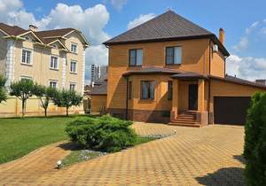 Дом 271м², 3-этажный, участок 10 сот.  
