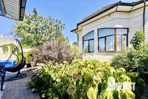 Дом 400м&sup2;, 3-этажный, участок 6 сот.  