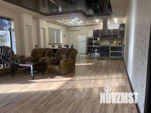 Дом 350м&sup2;, 2-этажный, участок 4 сот.  