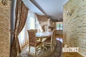 Дом 241м², 2-этажный, участок 14 сот.  