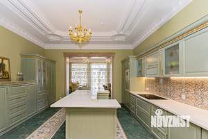 Дом 833м&sup2;, 2-этажный, участок 10 сот.  