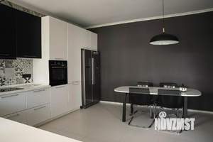 Дом 407м&sup2;, 2-этажный, участок 10 сот.  