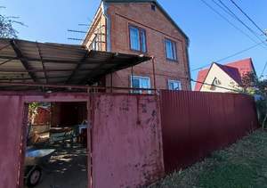 Дом 100м&sup2;, 2-этажный, участок 4 сот.  