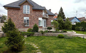 Дом 301м&sup2;, 2-этажный, участок 7 сот.  