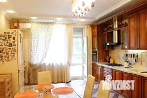 Дом 336м&sup2;, 2-этажный, участок 7 сот.  