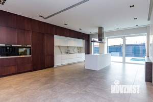 Дом 410м&sup2;, 2-этажный, участок 7 сот.  