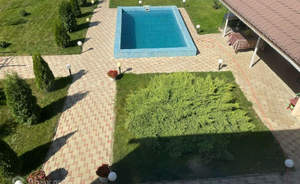 Дом 304м&sup2;, 2-этажный, участок 10 сот.  