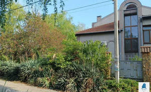 Дом 567м&sup2;, 3-этажный, участок 8 сот.  