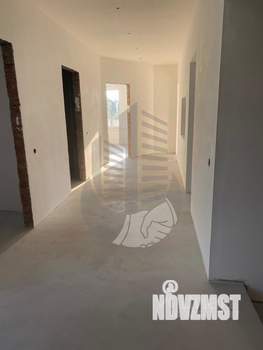 Дом 242м&sup2;, 2-этажный, участок 10 сот.  