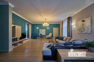 Дом 220м&sup2;, 2-этажный, участок 10 сот.  