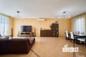 Дом 261м², 2-этажный, участок 5 сот.  