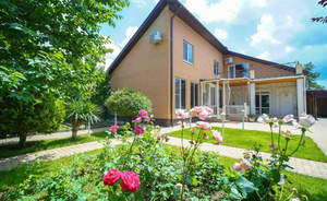 Дом 424м&sup2;, 2-этажный, участок 8 сот.  