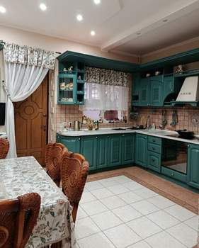 Дом 180м&sup2;, 2-этажный, участок 3 сот.  