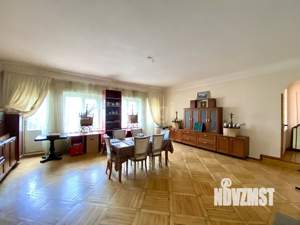 Дом 305м², 2-этажный, участок 10 сот.  