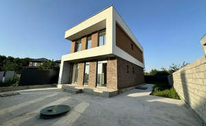 Дом 160м&sup2;, 2-этажный, участок 4 сот.  