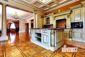 Дом 860м&sup2;, 2-этажный, участок 45 сот.  