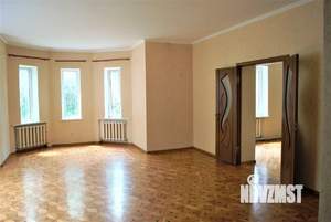 Дом 313м², 2-этажный, участок 11 сот.  