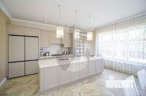 Дом 360м², 2-этажный, участок 10 сот.  