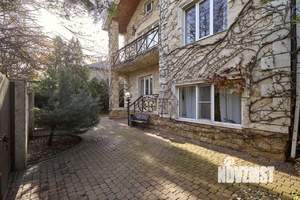 Дом 168м&sup2;, 2-этажный, участок 7 сот.  