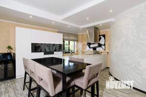 Коттедж 769м&sup2;, 3-этажный, участок 30 сот.  