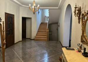 Дом 409м&sup2;, 2-этажный, участок 9 сот.  