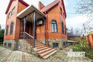 Дом 444м&sup2;, 2-этажный, участок 10 сот.  