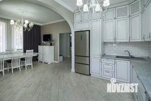 Дом 152м&sup2;, 2-этажный, участок 4 сот.  