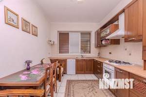 Дом 180м&sup2;, 2-этажный, участок 3 сот.  