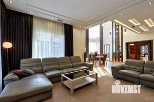 Коттедж 310м², 2-этажный, участок 10 сот.  