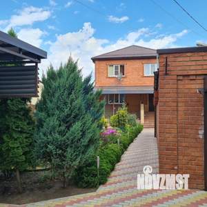 Дом 311м&sup2;, 3-этажный, участок 6 сот.  