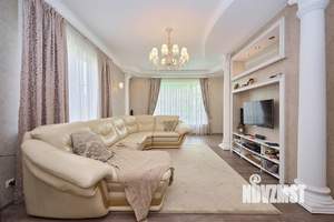 Дом 180м&sup2;, 2-этажный, участок 4 сот.  