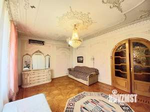 Дом 560м², 3-этажный, участок 14 сот.  