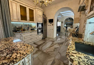 Дом 200м&sup2;, 2-этажный, участок 4 сот.  