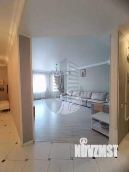 Дом 240м&sup2;, 2-этажный, участок 4 сот.  