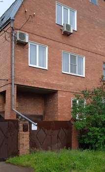 Дом 233м&sup2;, 3-этажный, участок 3 сот.  