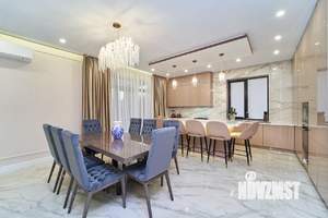 Дом 303м&sup2;, 2-этажный, участок 6 сот.  