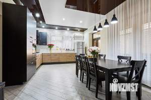 Дом 370м&sup2;, 2-этажный, участок 8 сот.  