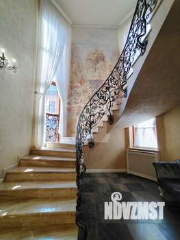 Дом 248м², 3-этажный, участок 8 сот.  