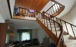 Дом 204м&sup2;, 3-этажный, участок 4 сот.  