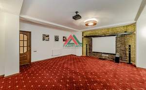 Дом 349м&sup2;, 3-этажный, участок 10 сот.  