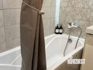 Студия квартира, посуточно, 40м2, 11/21 этаж