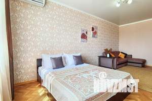 1-к квартира, посуточно, 40м2, 3/18 этаж